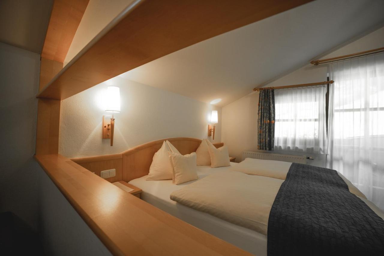 Hotel Landhaus Neumayr グロースアルル エクステリア 写真