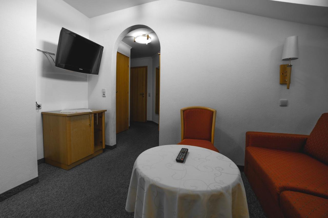 Hotel Landhaus Neumayr グロースアルル エクステリア 写真