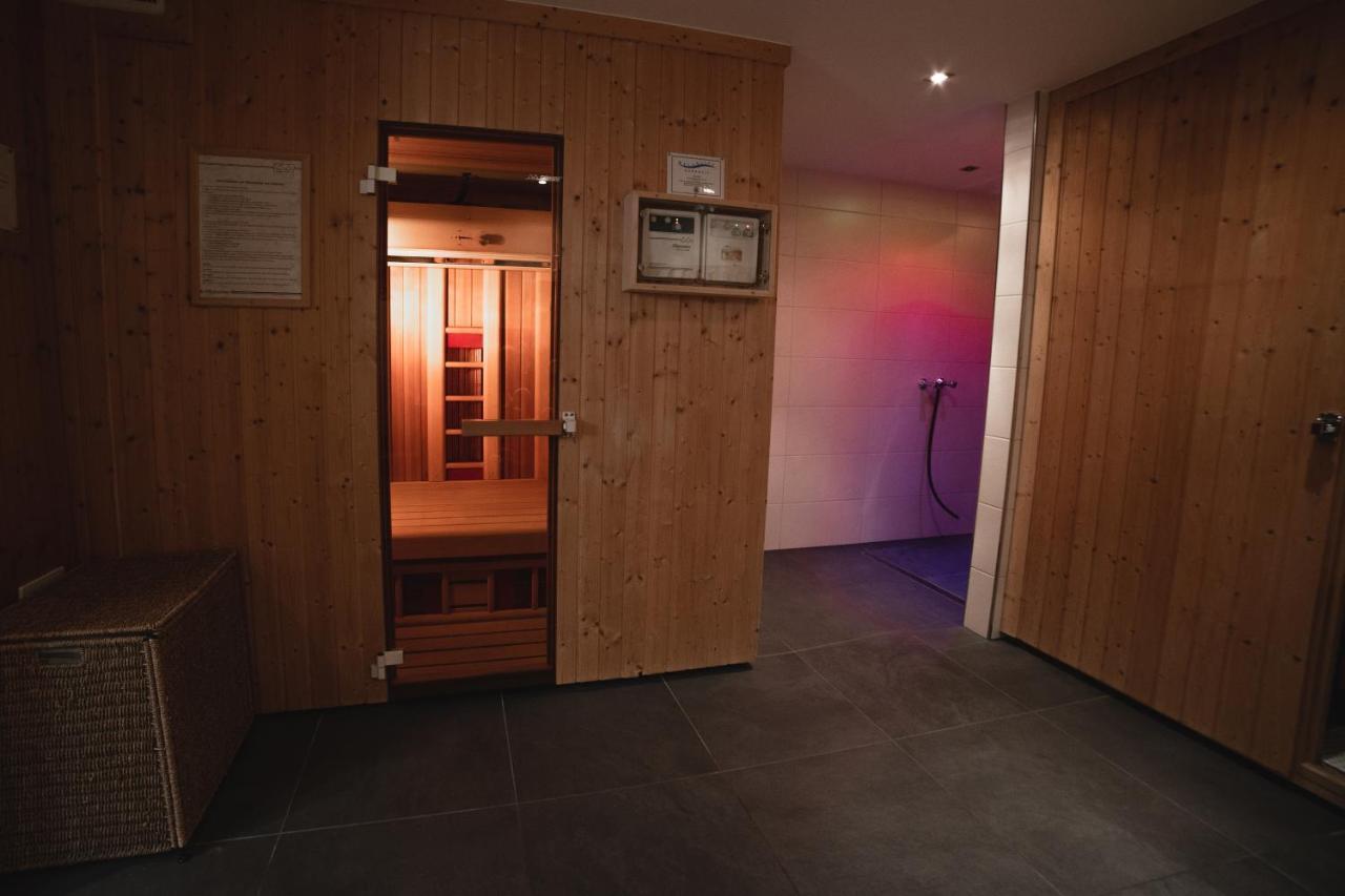 Hotel Landhaus Neumayr グロースアルル エクステリア 写真