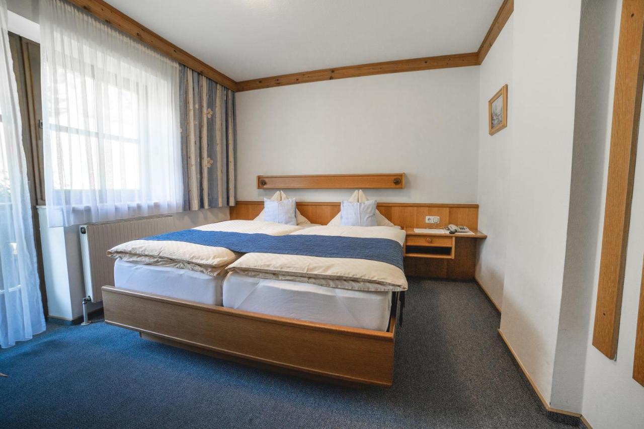 Hotel Landhaus Neumayr グロースアルル エクステリア 写真