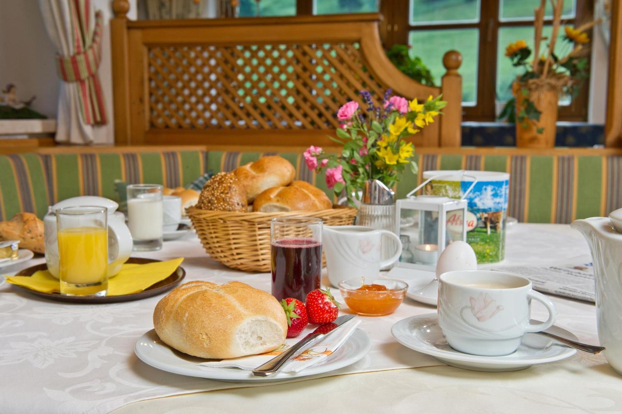 Hotel Landhaus Neumayr グロースアルル エクステリア 写真
