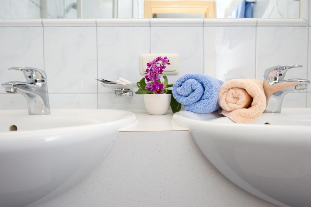 Hotel Landhaus Neumayr グロースアルル 部屋 写真