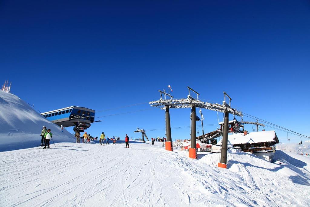Hotel Landhaus Neumayr グロースアルル エクステリア 写真